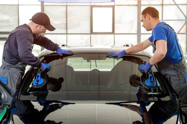 Заміна автоскла: ціна в Києві та від чого вона залежить